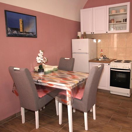 Studio Apartman Maro セニ エクステリア 写真